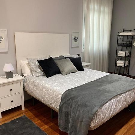 En Pleno Centro De Bilbao Y Muy Cerca Del Guggenheim Appartement Buitenkant foto